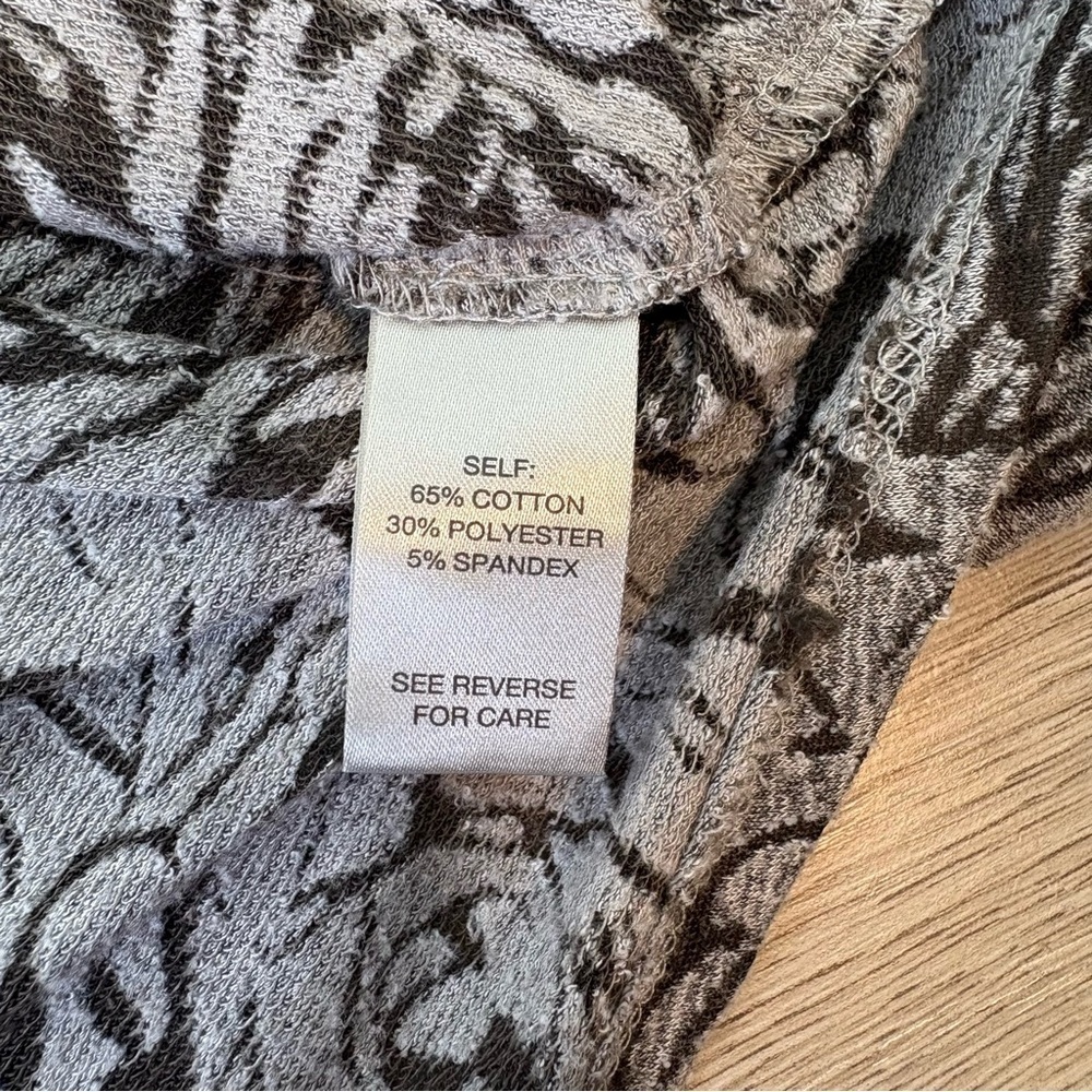 BKE Grey Scoop Neck Long Sleeve Floral Top Size M - Picture 8 of 8